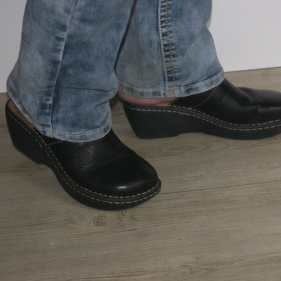 Dex Black Leather Clogs - Picture 1 of 4